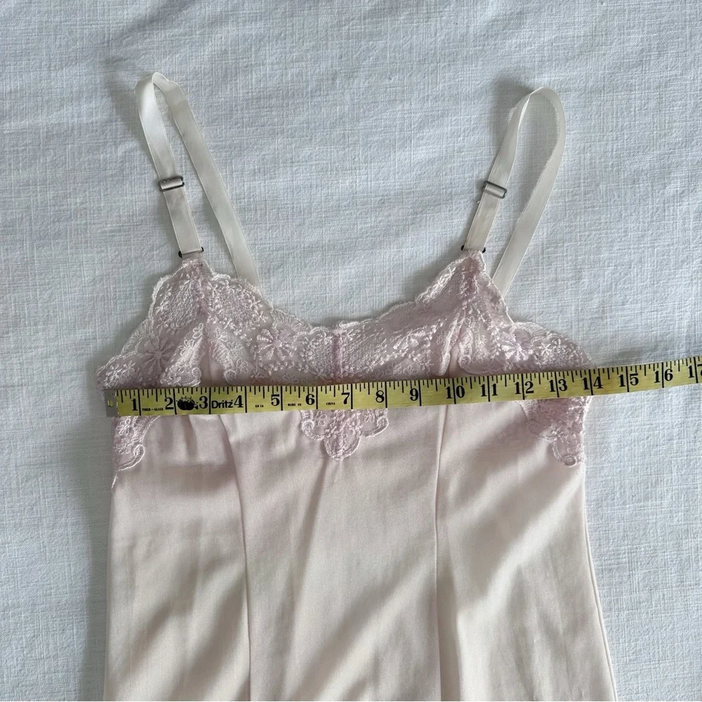 Vintage 60s Nylon Lace Slip Nude Peach Small - Picture 6 of 9